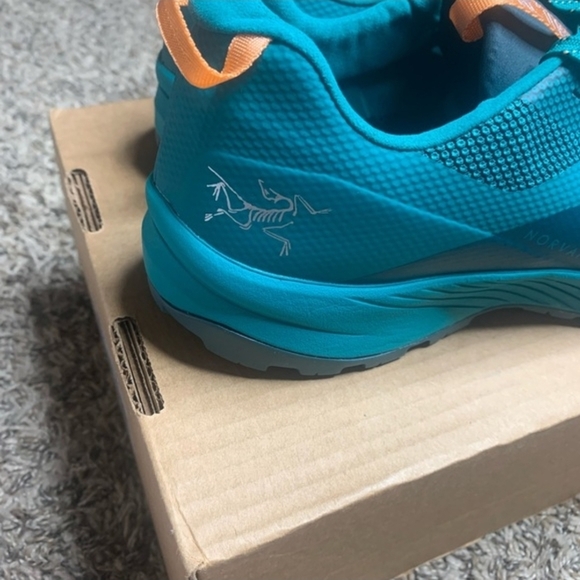Arcteryx Norvan VT 2 Womens Illusion Auracle Trail Hiking Sneakers Teal SIZE 10 - Picture 3 of 8